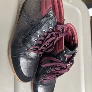 Women’s barely worn booties